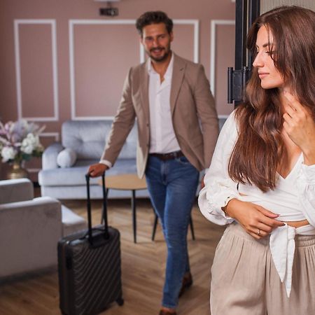 Resto Inn - Smart Apartamenty Blisko Energylandii Polwies Exteriör bild