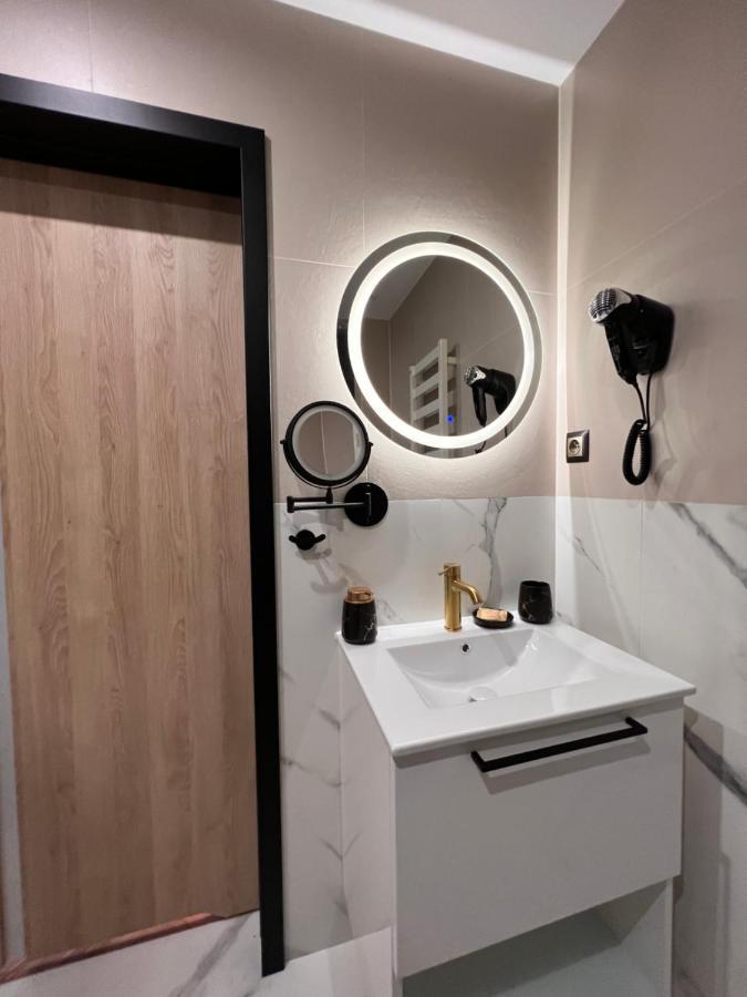 Resto Inn - Smart Apartamenty Blisko Energylandii Polwies Exteriör bild