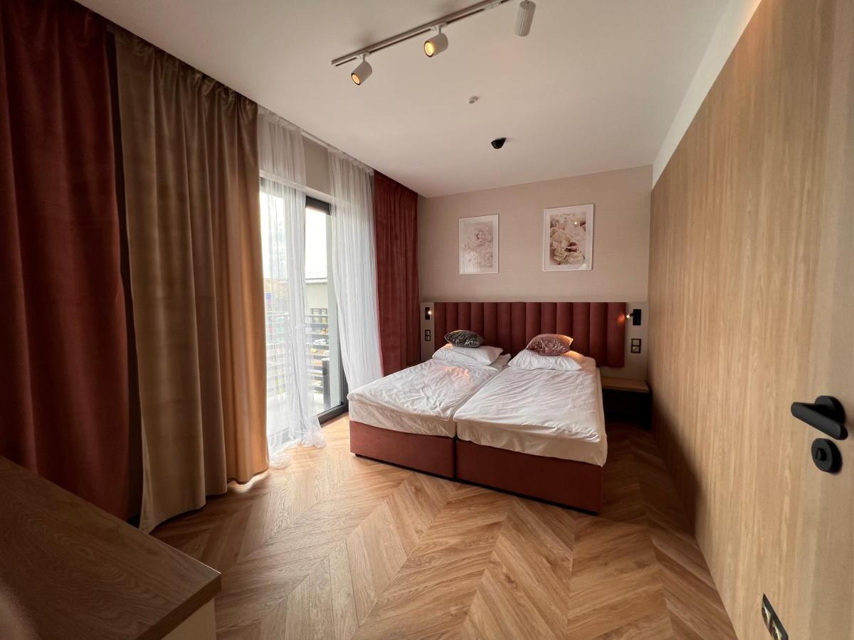 Resto Inn - Smart Apartamenty Blisko Energylandii Polwies Exteriör bild