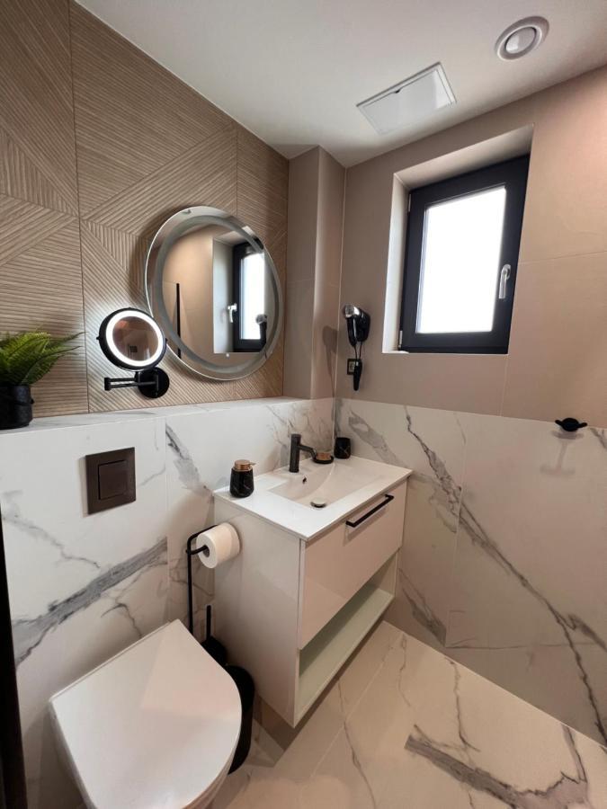 Resto Inn - Smart Apartamenty Blisko Energylandii Polwies Exteriör bild