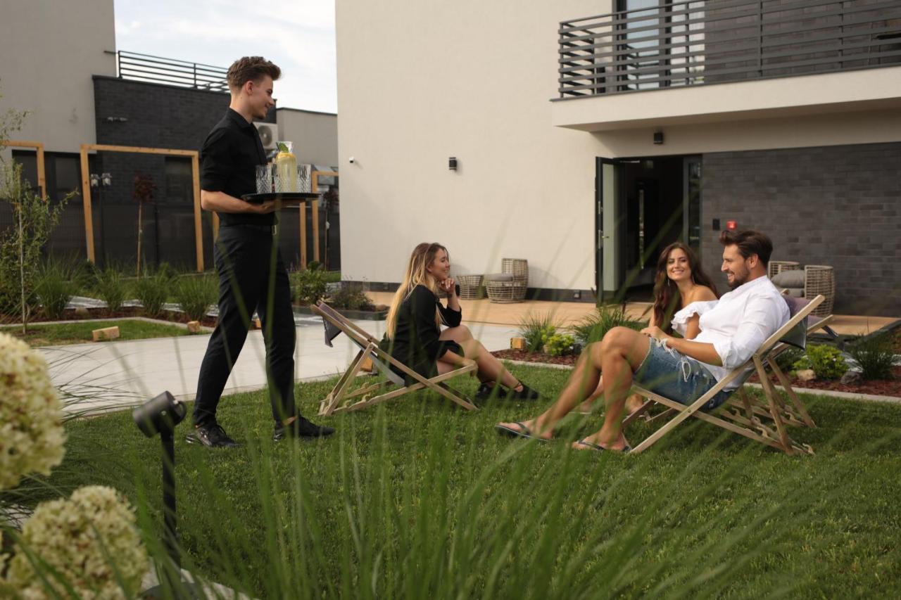 Resto Inn - Smart Apartamenty Blisko Energylandii Polwies Exteriör bild