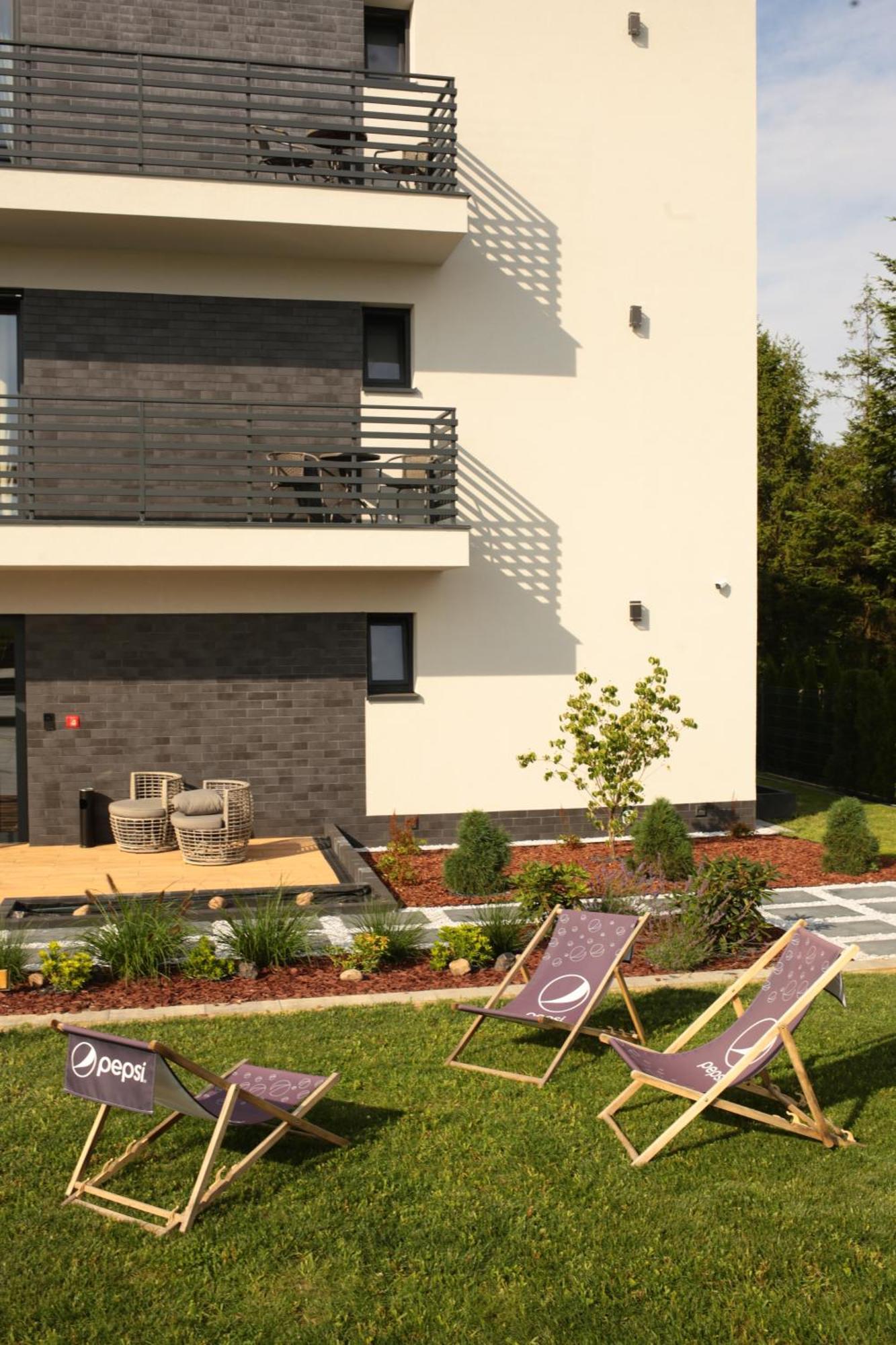 Resto Inn - Smart Apartamenty Blisko Energylandii Polwies Exteriör bild